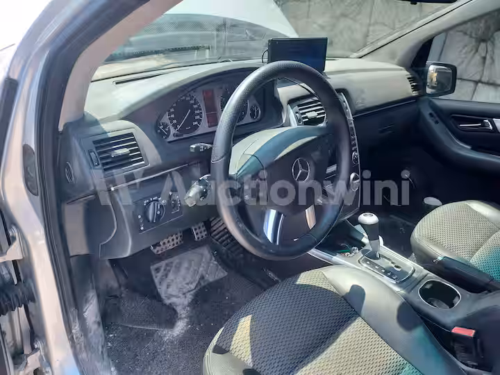 Mercedes Benz B Class 2010 — 38