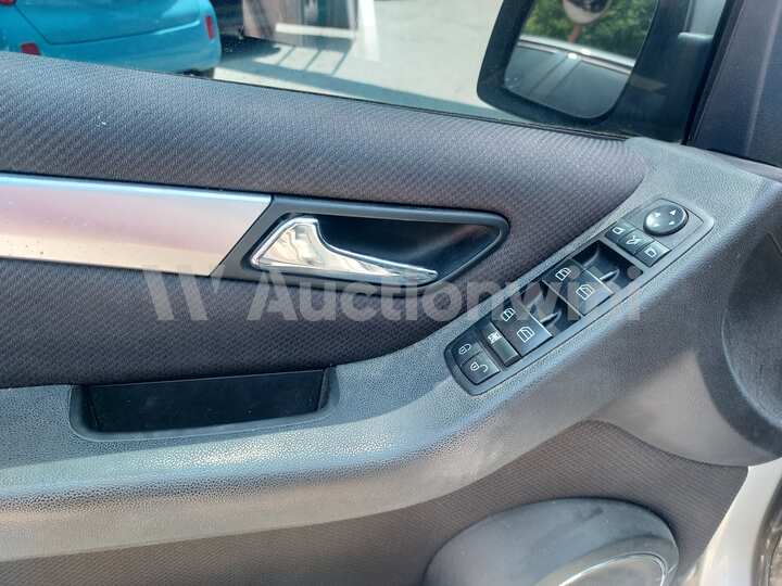 Mercedes Benz B Class 2010 — 40