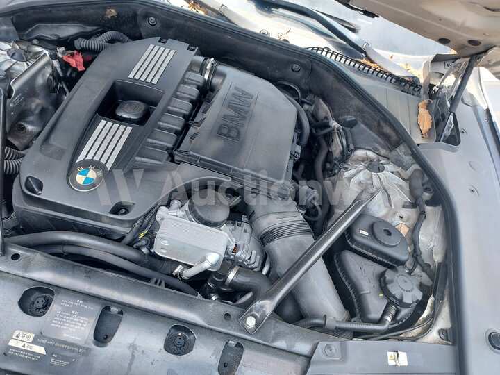 BMW 7 Series 2010 — 24