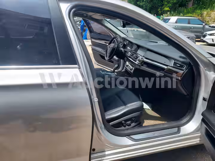 BMW 7 Series 2010 — 27
