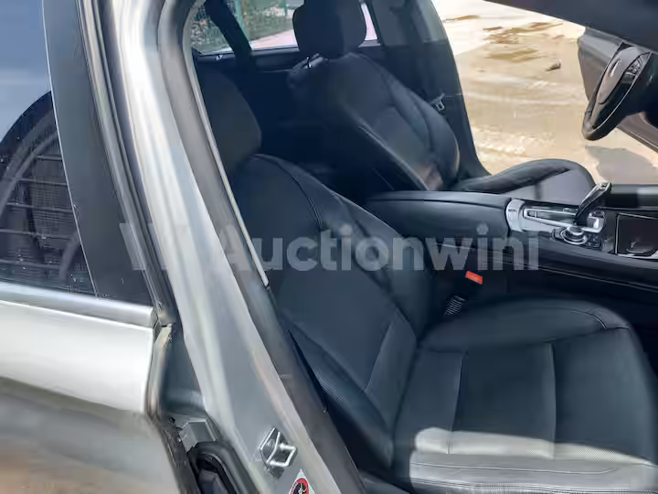 BMW 7 Series 2010 — 28