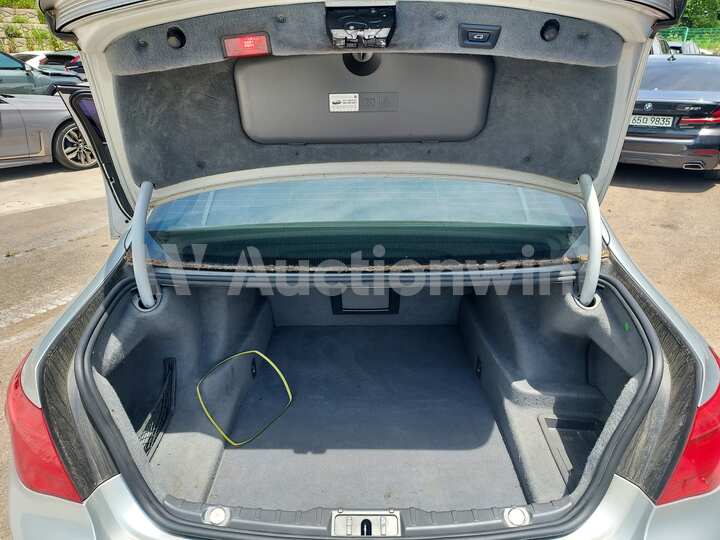 BMW 7 Series 2010 — 32
