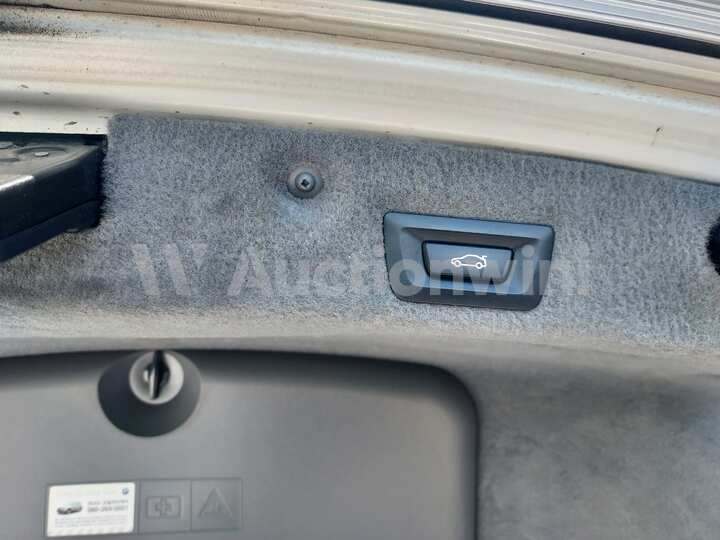 BMW 7 Series 2010 — 33