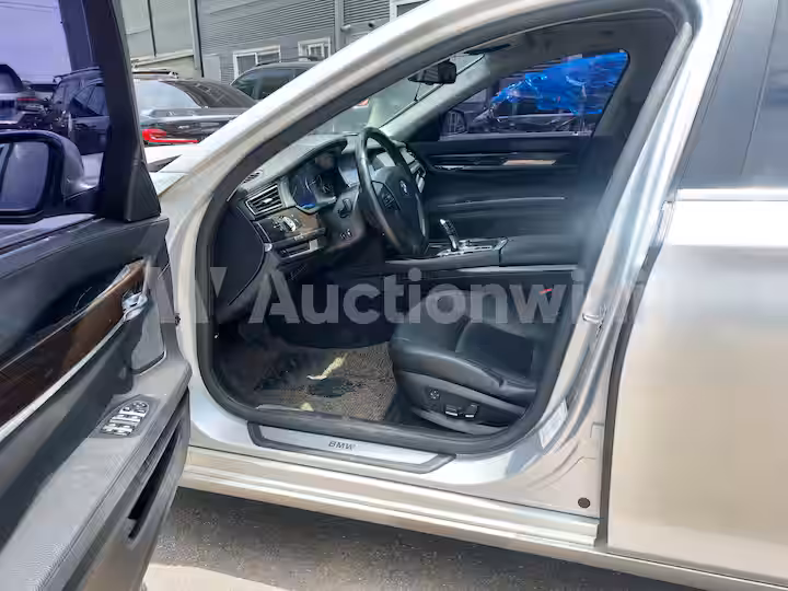 BMW 7 Series 2010 — 36