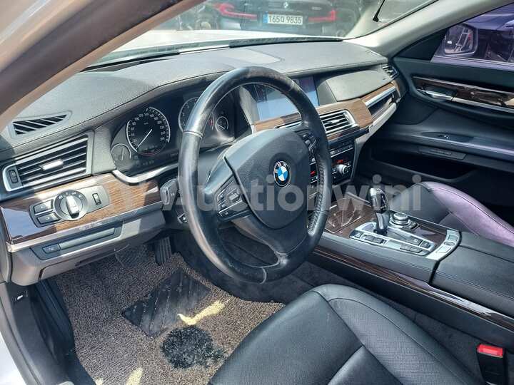 BMW 7 Series 2010 — 38