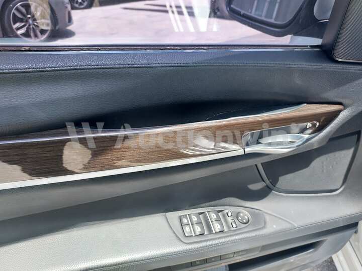 BMW 7 Series 2010 — 40