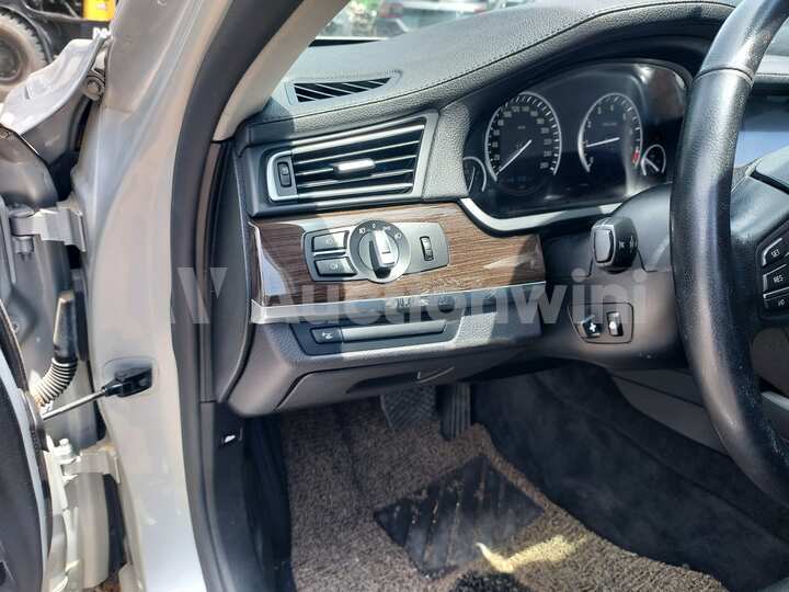 BMW 7 Series 2010 — 41