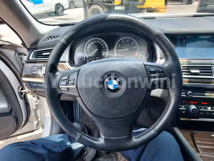 BMW 7 Series 2010 — 42