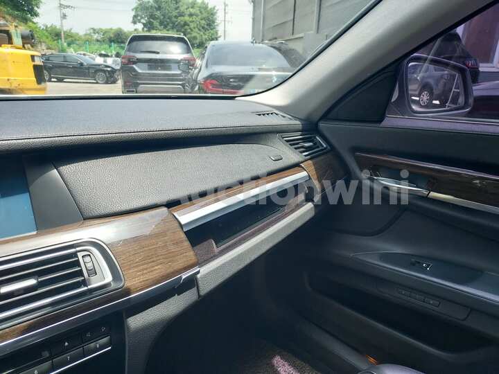 BMW 7 Series 2010 — 47