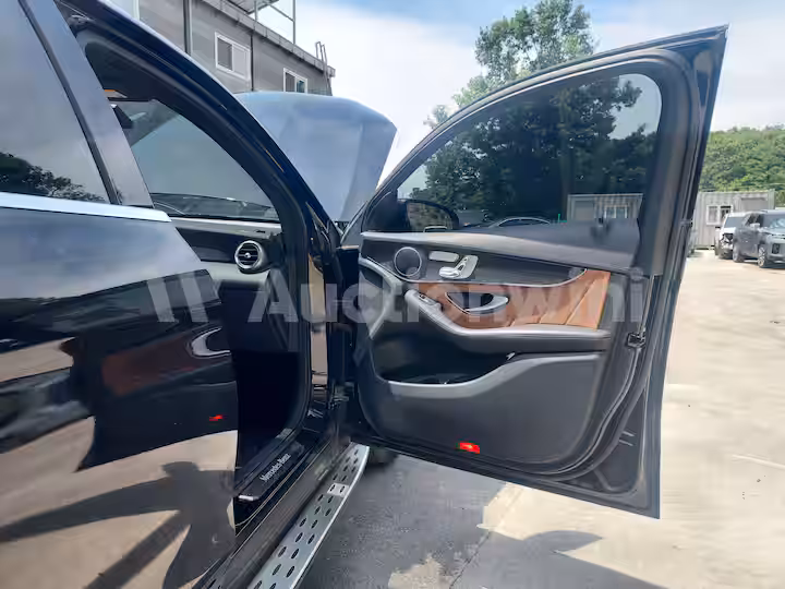 Mercedes Benz GLC Class 2023 — 35