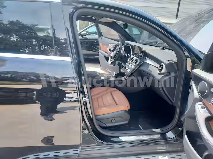 Mercedes Benz GLC Class 2023 — 36