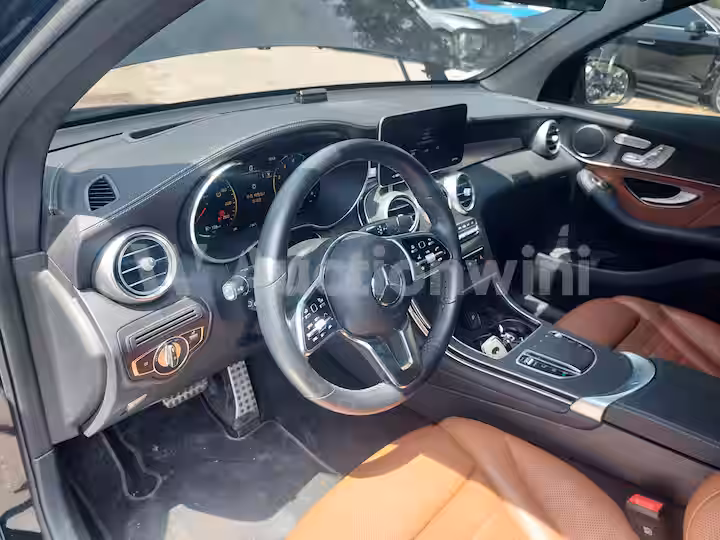 Mercedes Benz GLC Class 2023 — 46