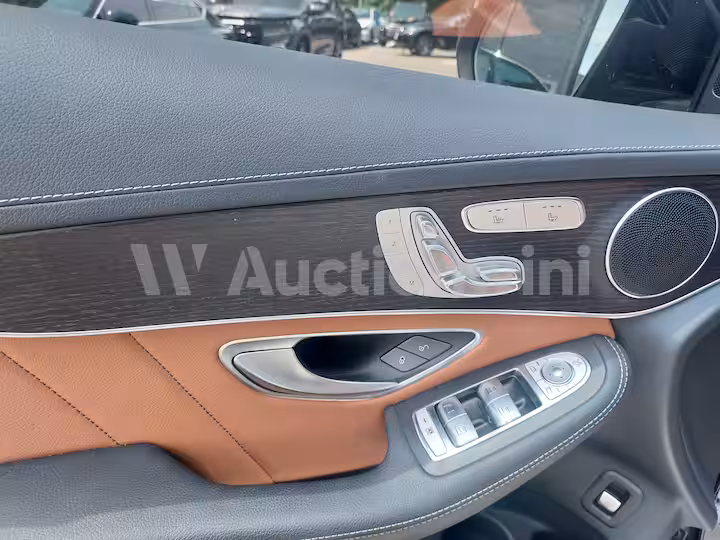 Mercedes Benz GLC Class 2023 — 48