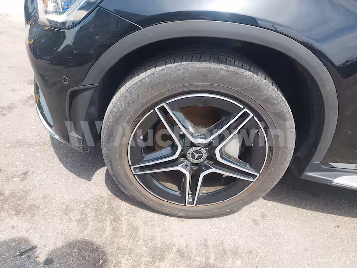 Mercedes Benz GLC Class 2023 — 10