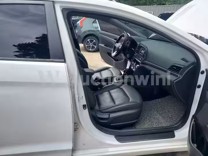 Hyundai Avante 2019 — 27