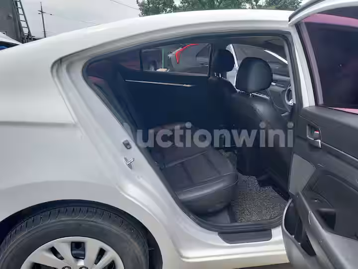 Hyundai Avante 2019 — 30