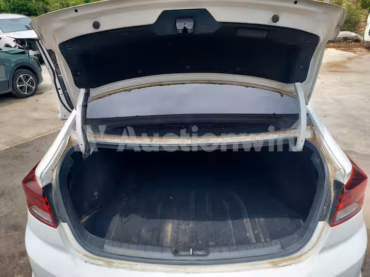 Hyundai Avante 2019 — 32