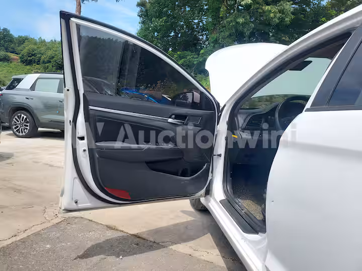Hyundai Avante 2019 — 34