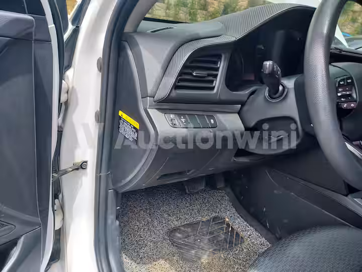 Hyundai Avante 2019 — 40