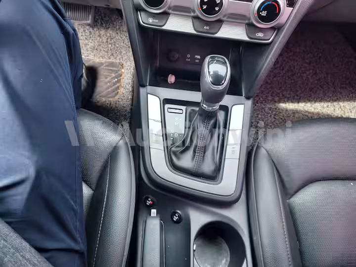 Hyundai Avante 2019 — 44