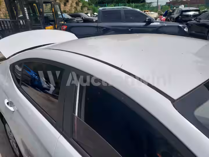 Hyundai Avante 2019 — 17