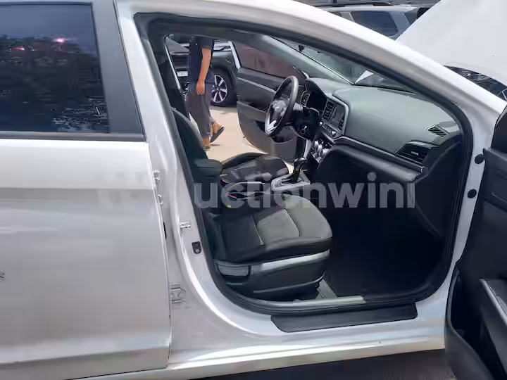 Hyundai Avante 2019 — 27