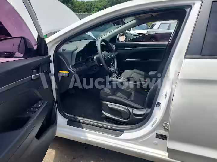 Hyundai Avante 2019 — 35