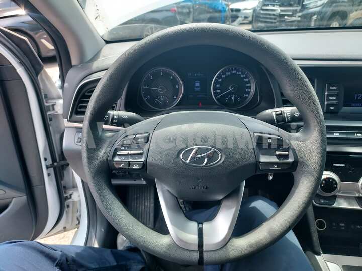 Hyundai Avante 2019 — 41