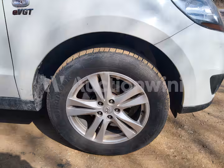 Hyundai SantaFe 2011 — 17