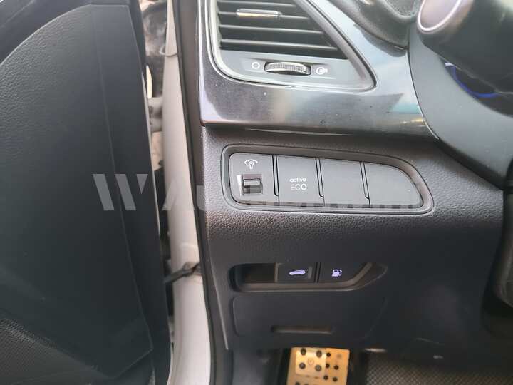 Hyundai Grandeur 2011 — 32