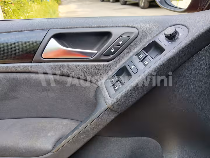 Volkswagen Golf 2011 — 35