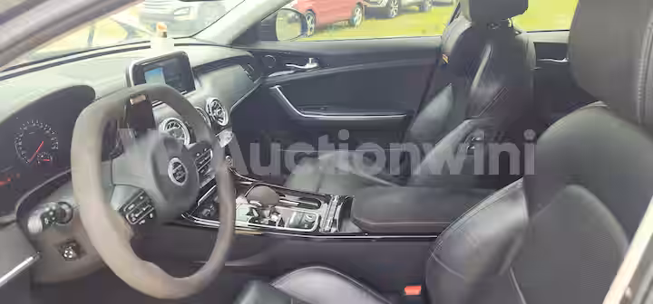 Kia Stinger 2018 — 35