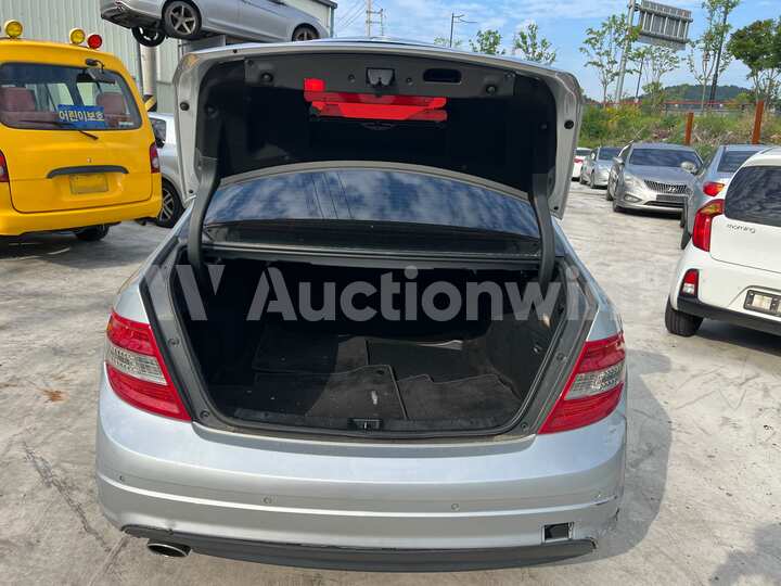 Mercedes Benz C Class 2009 — 14