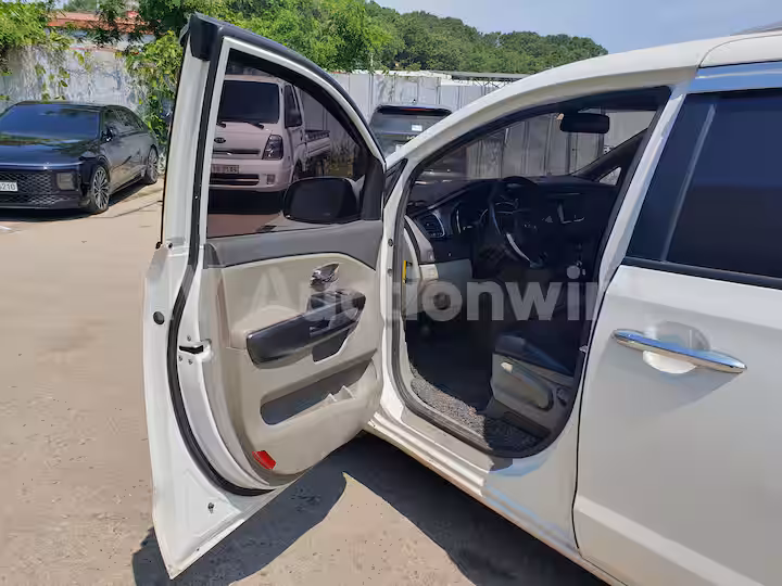 Kia Carnival 2017 — 25