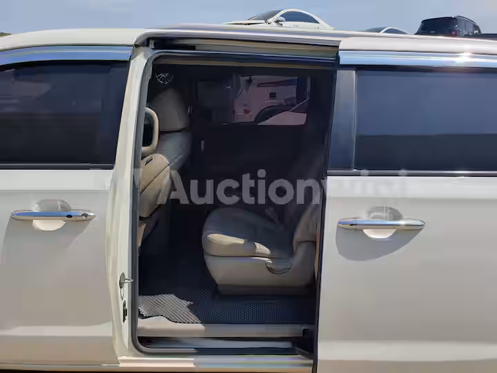 Kia Carnival 2017 — 28