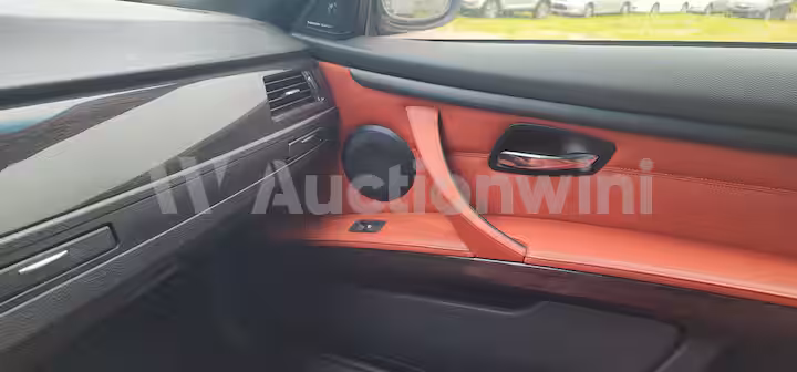BMW 3 Series 2011 — 11