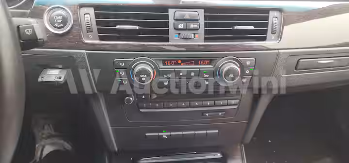BMW 3 Series 2011 — 13