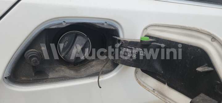 BMW 3 Series 2011 — 24