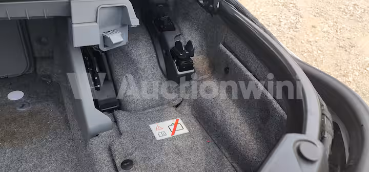 BMW 3 Series 2011 — 27