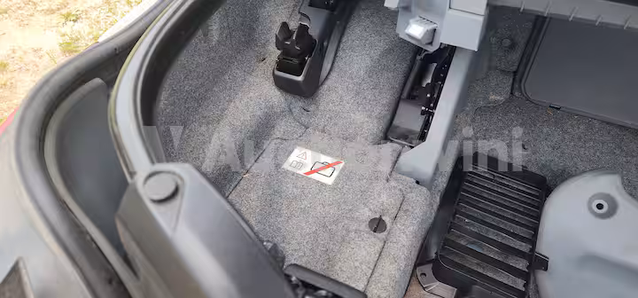 BMW 3 Series 2011 — 28