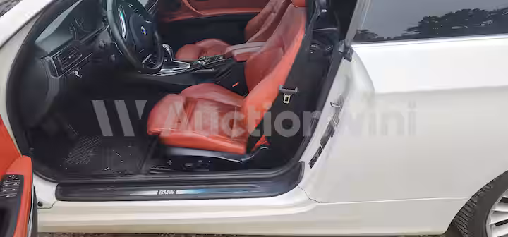 BMW 3 Series 2011 — 32