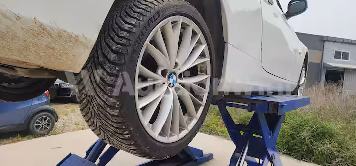 BMW 3 Series 2011 — 40