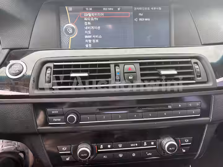 BMW 5 Series 2011 — 12