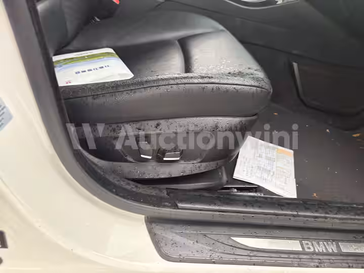 BMW 5 Series 2011 — 14