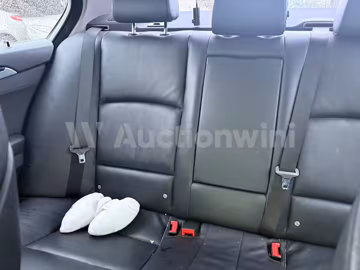 BMW 5 Series 2011 — 17