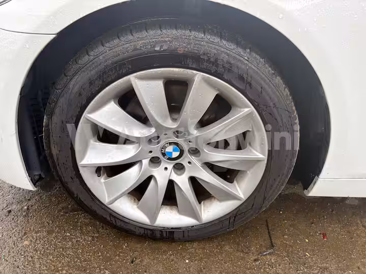 BMW 5 Series 2011 — 22