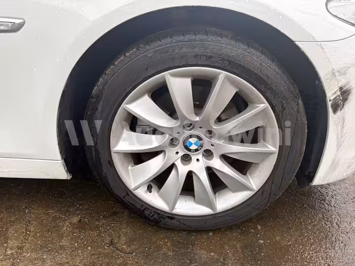 BMW 5 Series 2011 — 24