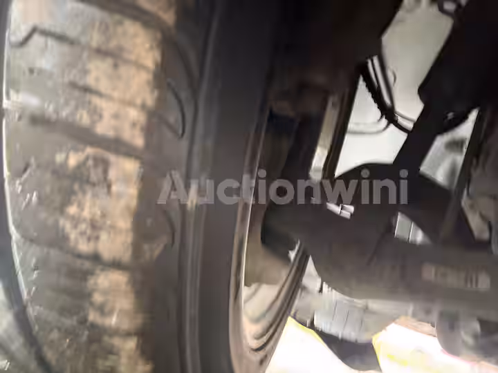 BMW 5 Series 2011 — 28