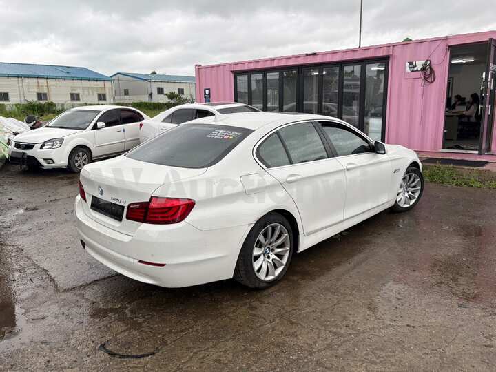 BMW 5 Series 2011 — 5
