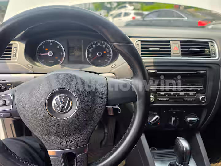 Volkswagen Jetta 2014 — 24